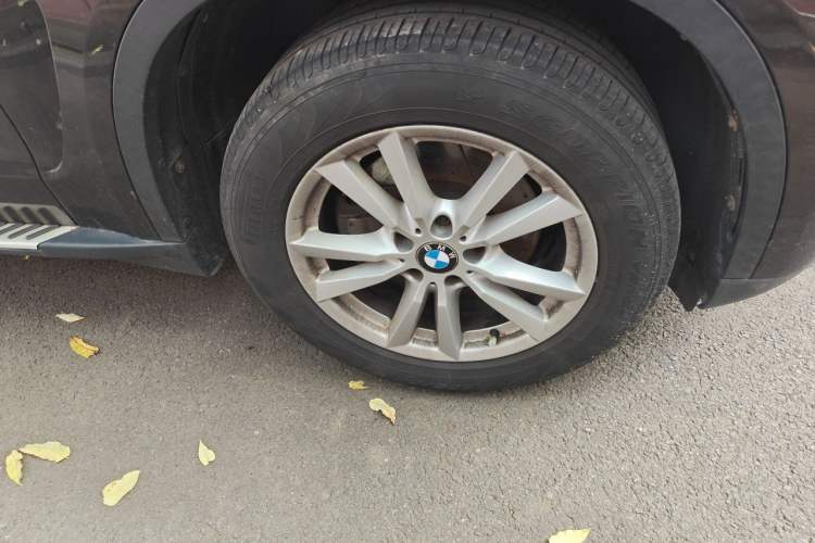 Used BMW X5 2015 xDrive28i Right Front Wheel Hub
