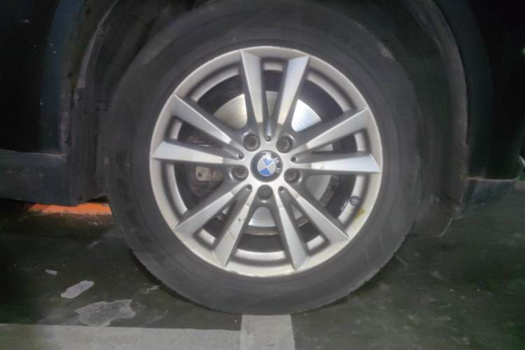 Used BMW X5 2015 xDrive28i Right Front Wheel Hub