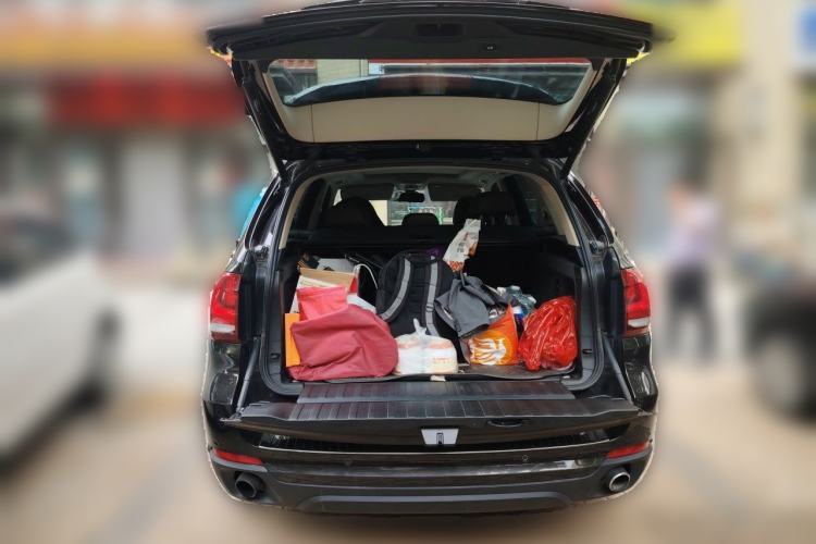 Used BMW X5 2015 xDrive28i Trunk