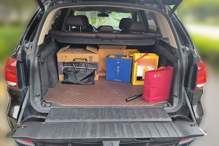 Used BMW X5 2015 xDrive28i Trunk