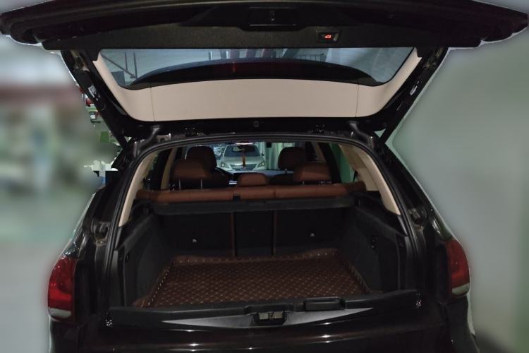 Used BMW X5 2015 xDrive28i Trunk