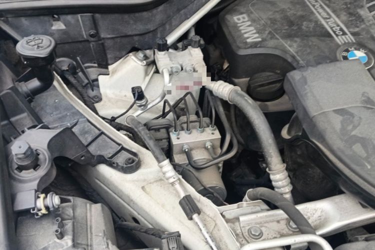 Used BMW X5 2015 xDrive28i Engine Bay Right