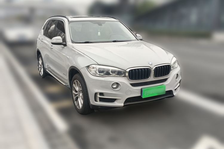 Used BMW X5 2015 xDrive28i Front Right 45 Deg