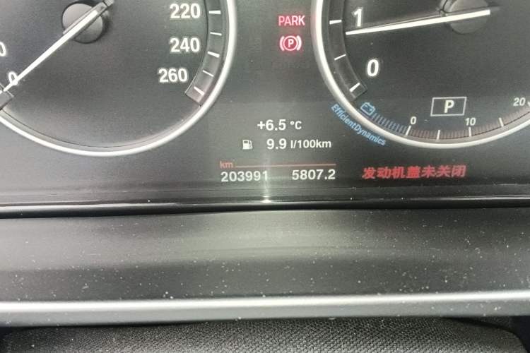 Used BMW X5 2015 xDrive28i Odometer Close Up