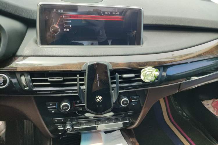 Used BMW X5 2015 xDrive28i Audio And AC Panel