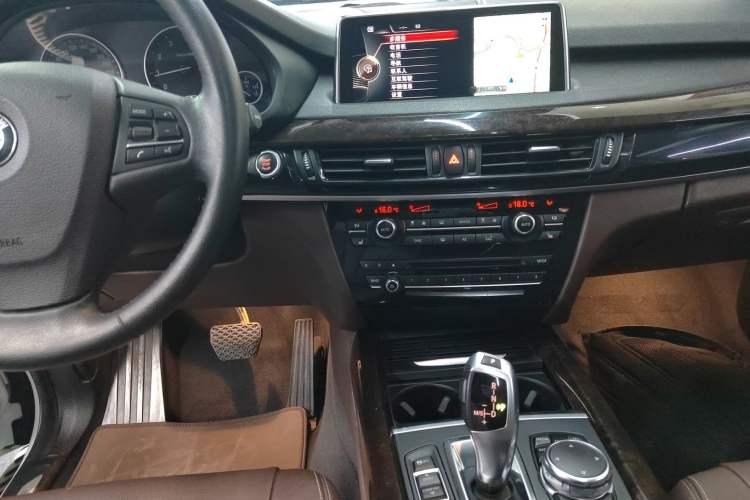 Used BMW X5 2015 xDrive28i Audio And AC Panel