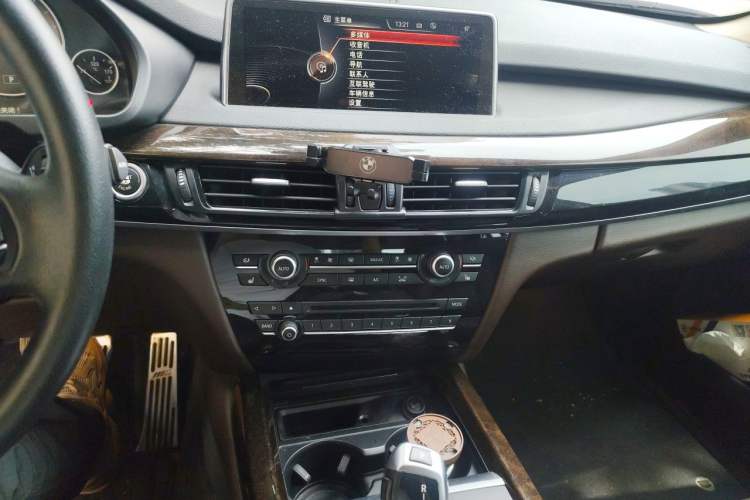 Used BMW X5 2015 xDrive28i Audio And AC Panel