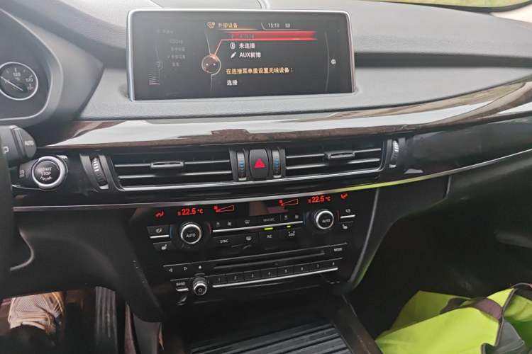 Used BMW X5 2015 xDrive28i Audio And AC Panel