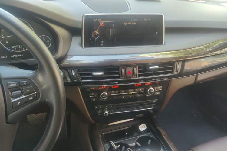 Used BMW X5 2015 xDrive28i Audio And AC Panel