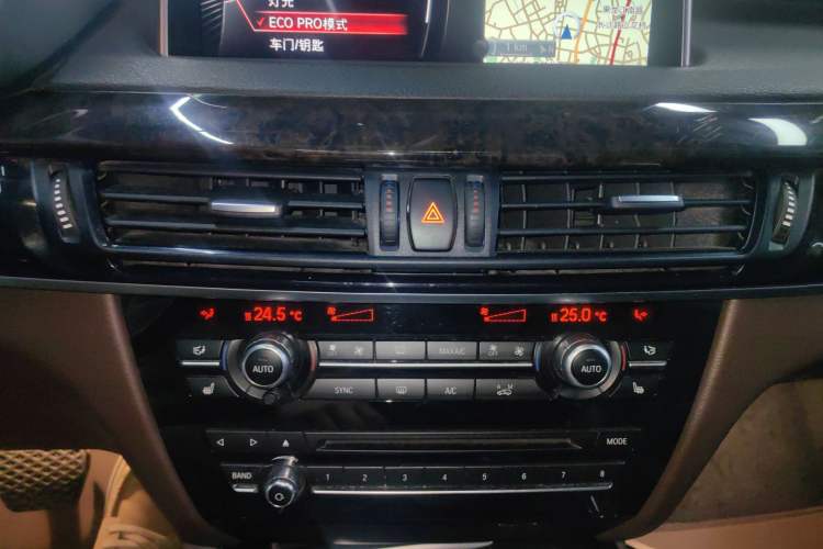 Used BMW X5 2015 xDrive28i Audio And AC Panel