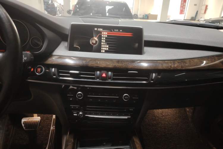Used BMW X5 2015 xDrive28i Audio And AC Panel