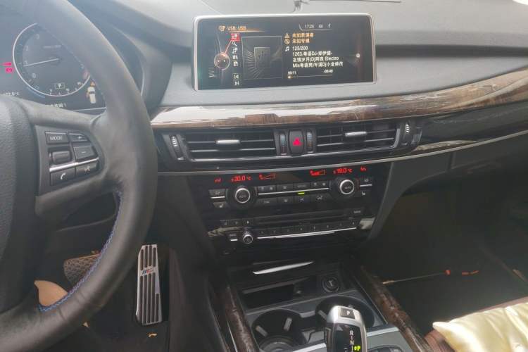 Used BMW X5 2015 xDrive28i Audio And AC Panel