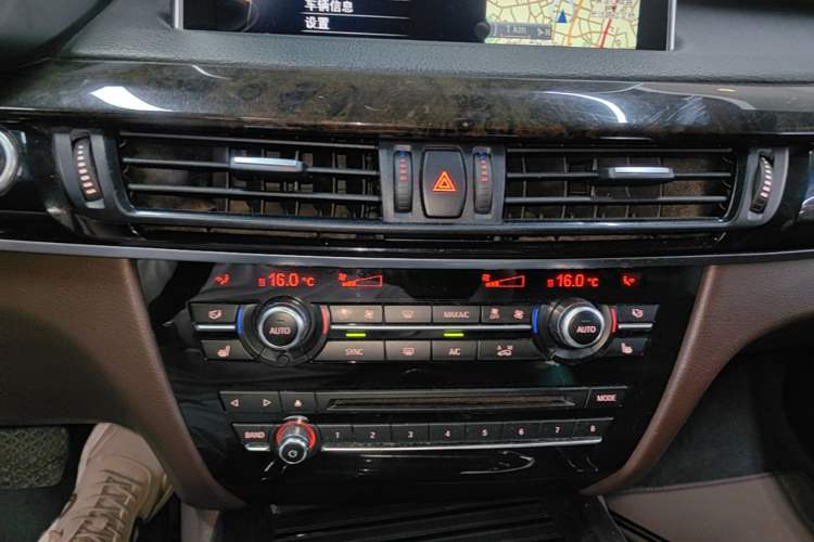 Used BMW X5 2015 xDrive28i Audio And AC Panel