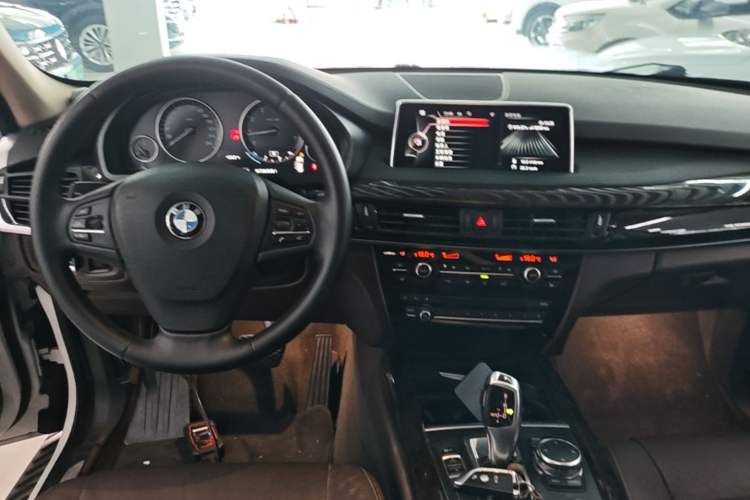 Used BMW X5 2015 xDrive28i Center Console