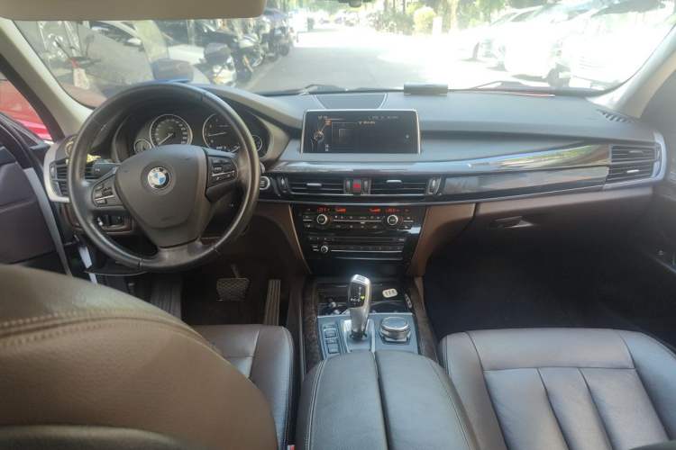 Used BMW X5 2015 xDrive28i Center Console