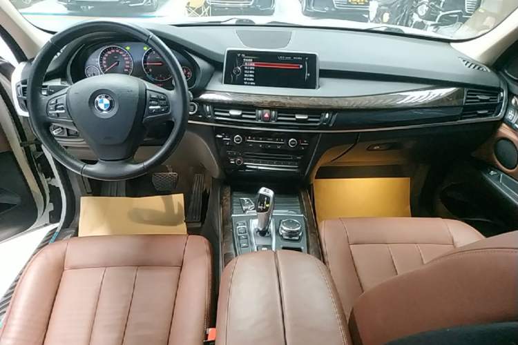 Used BMW X5 2015 xDrive28i Center Console