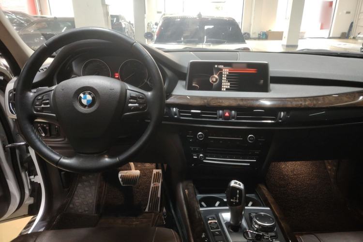 Used BMW X5 2015 xDrive28i Center Console