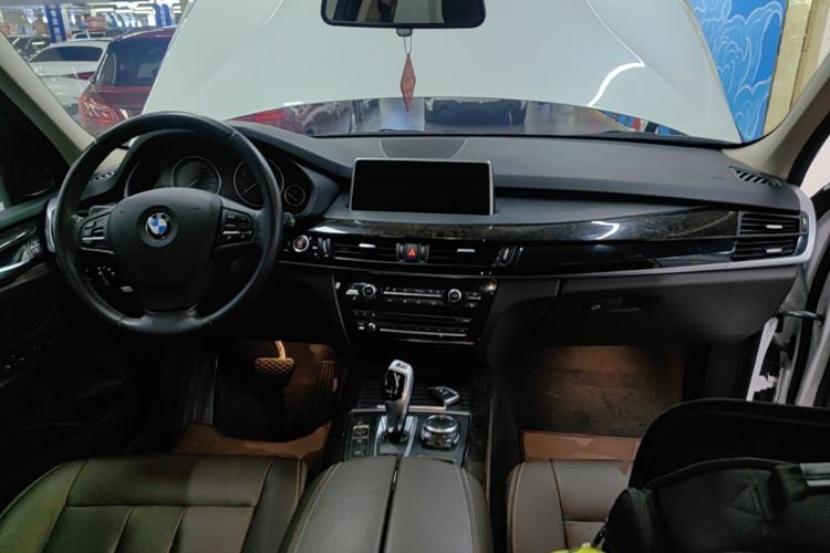 Used BMW X5 2015 xDrive28i Center Console