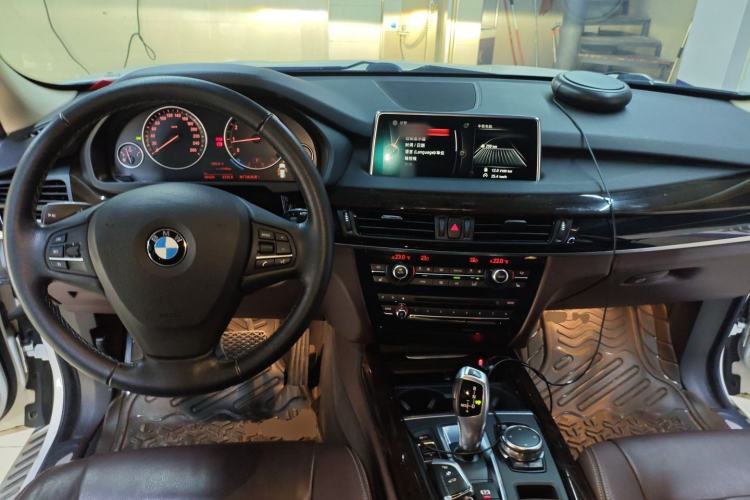 Used BMW X5 2015 xDrive28i Center Console