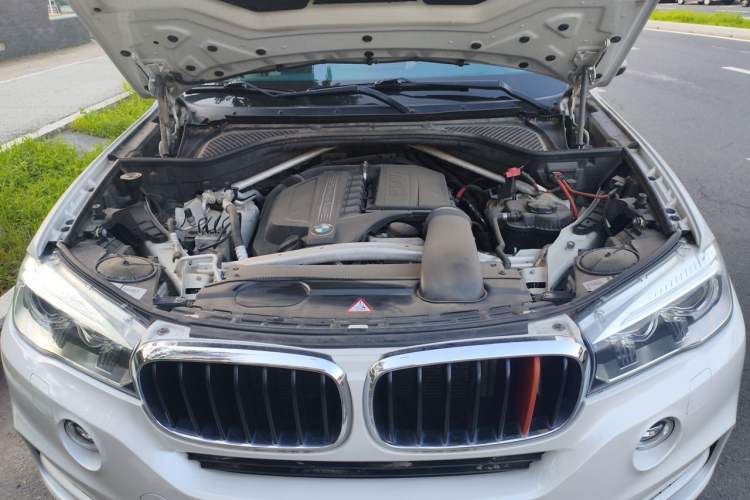 Used BMW X5  Engine Bay