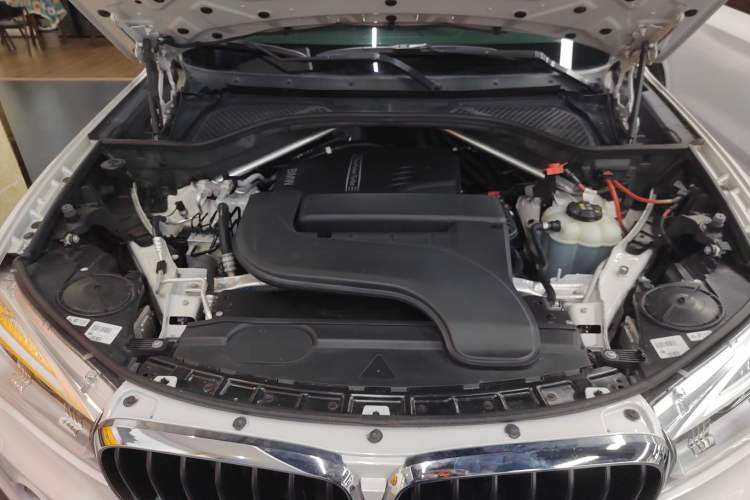 Used BMW X5 2015 xDrive28i Engine Bay