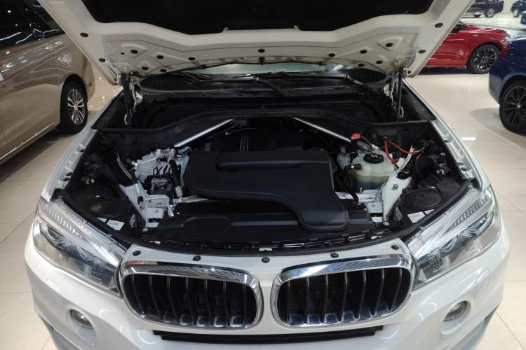 Used BMW X5 2015 xDrive28i Engine Bay
