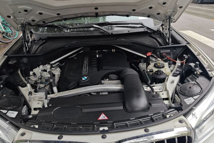 Used BMW X5  Engine Bay