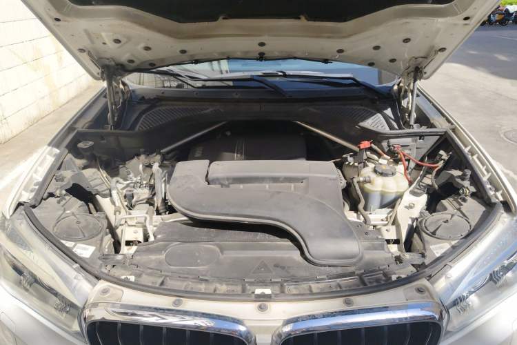 Used BMW X5 2015 xDrive28i Engine Bay