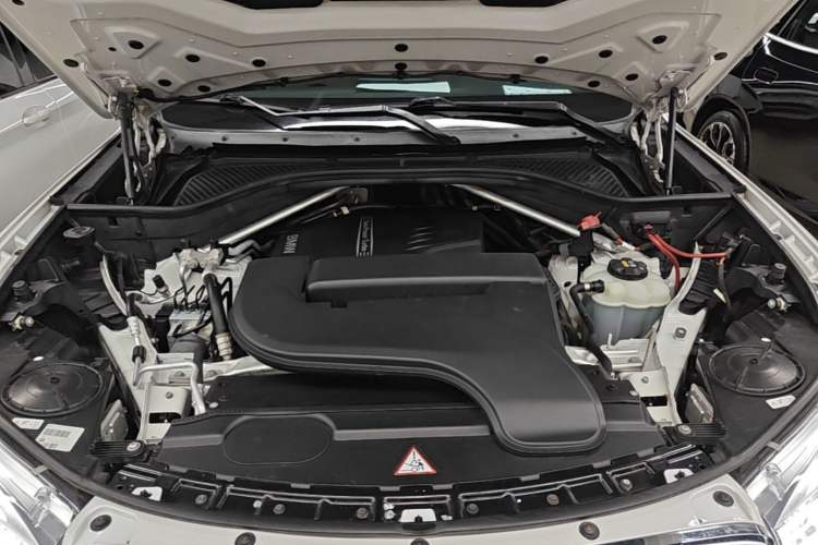 Used BMW X5 2015 xDrive28i Engine Bay