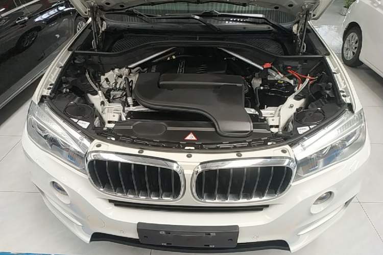 Used BMW X5 2015 xDrive28i Engine Bay