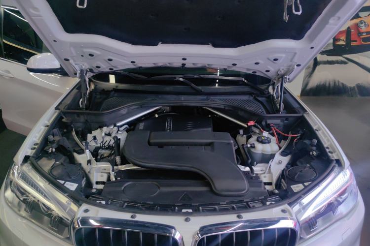 Used BMW X5 2015 xDrive28i Engine Bay