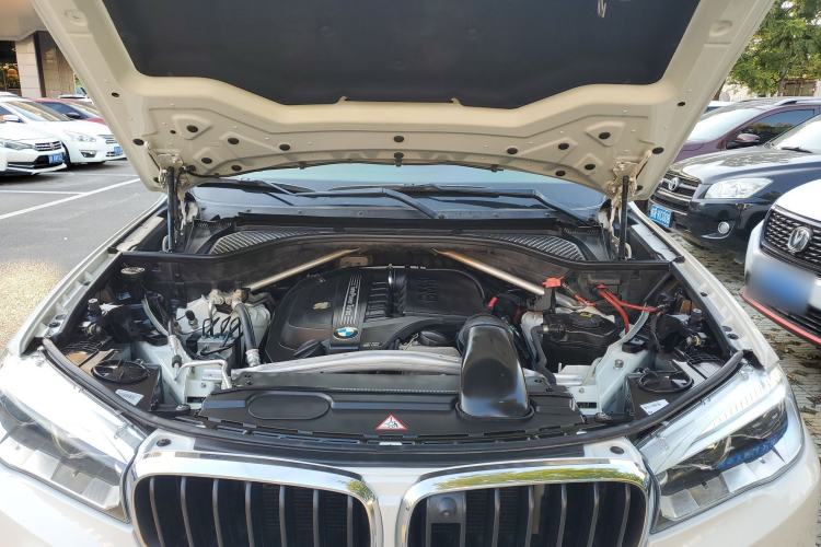 Used BMW X5 2015 xDrive35i U.S. specification Engine Bay