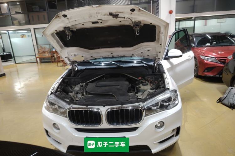 Used BMW X5 2015 xDrive28i Engine Bay