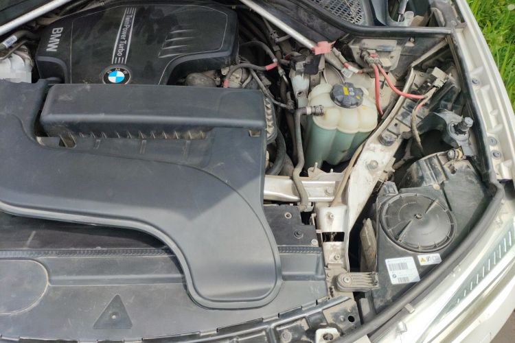 Used BMW X5 2015 xDrive28i Engine Bay Left