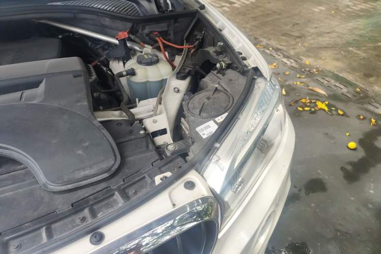 Used BMW X5 2015 xDrive28i Engine Bay Left