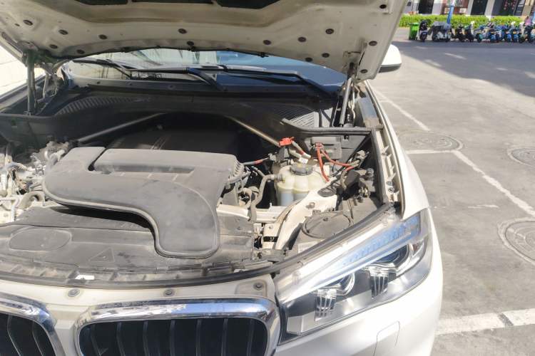 Used BMW X5 2015 xDrive28i Engine Bay Left