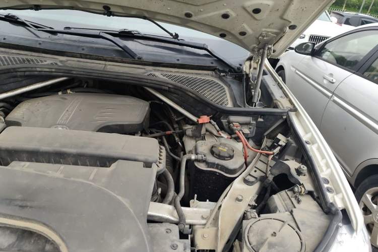 Used BMW X5 2015 xDrive28i Engine Bay Left