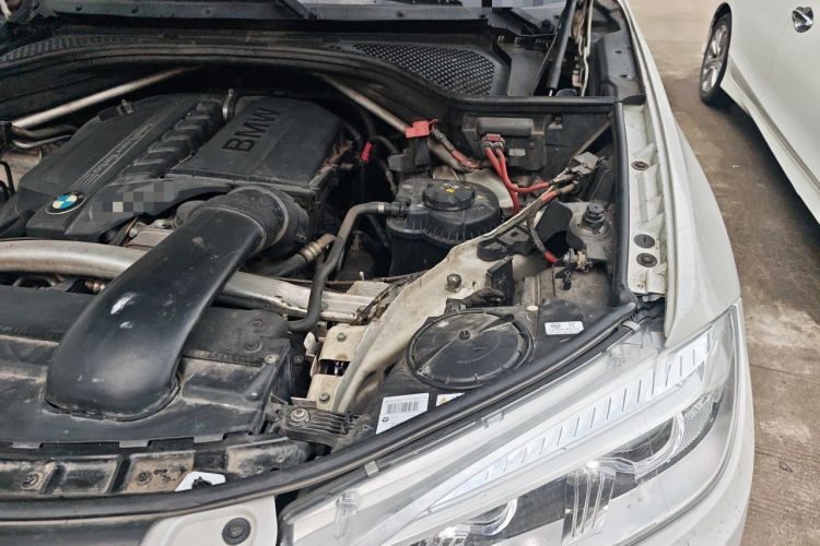 Used BMW X5 2015 xDrive35i U.S. specification Engine Bay Left