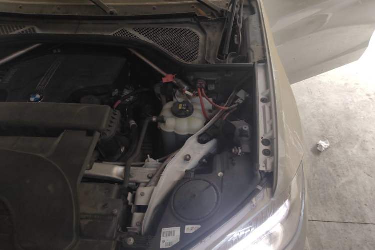 Used BMW X5 2015 xDrive28i Engine Bay Left