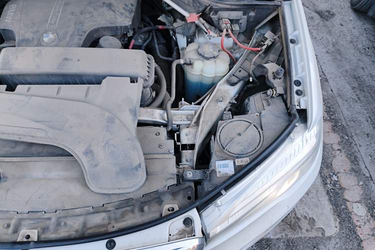 Used BMW X5 2015 xDrive28i Engine Bay Left