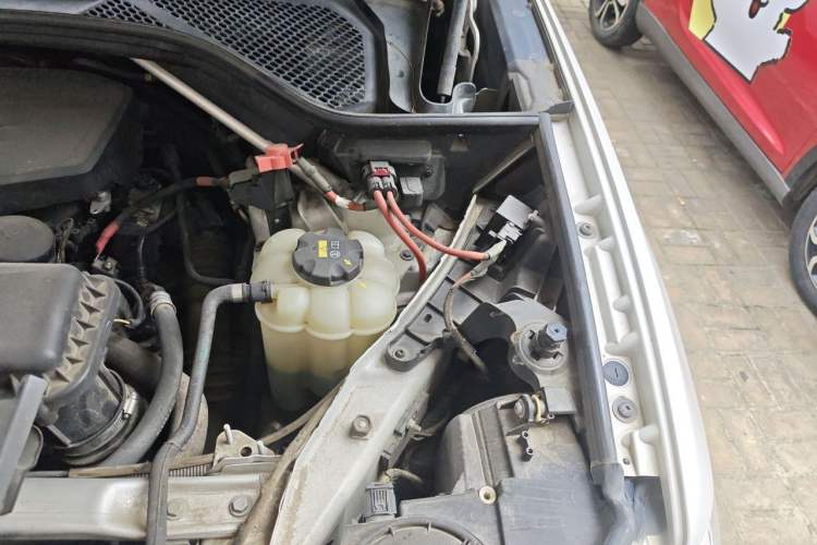 Used BMW X5 2015 xDrive28i Engine Bay Left