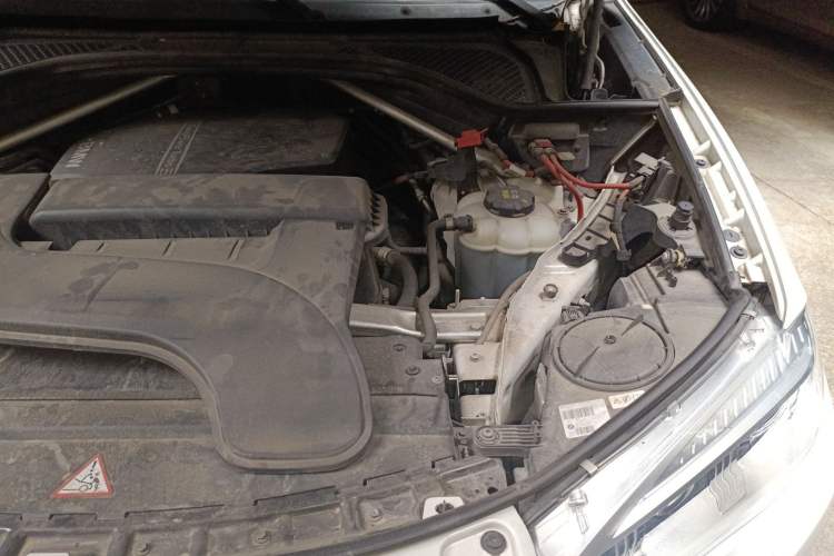 Used BMW X5 2015 xDrive28i Engine Bay Left