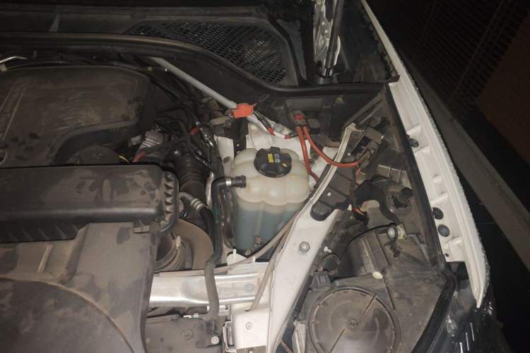Used BMW X5 2015 xDrive28i Engine Bay Left