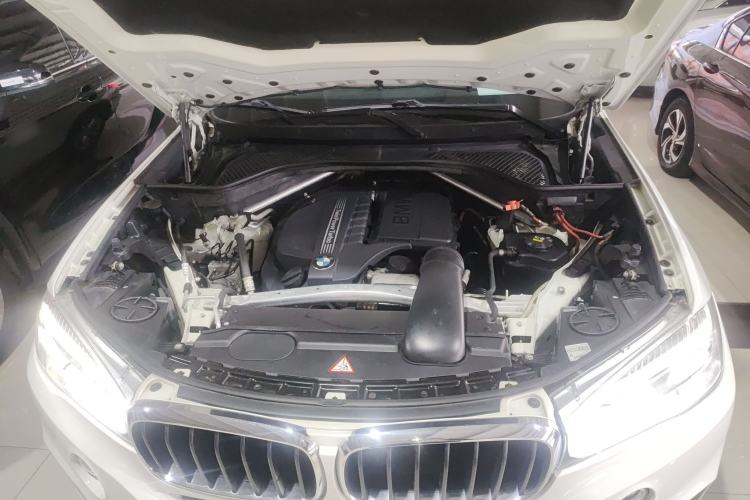 Used BMW X5 2015 xDrive35i Middle East version Engine Bay
