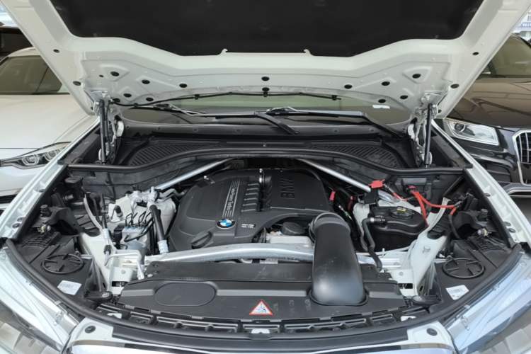 Used BMW X5 2015 xDrive35i U.S. specification Engine Bay