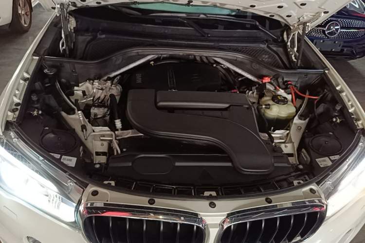 Used BMW X5 2015 xDrive28i Engine Bay