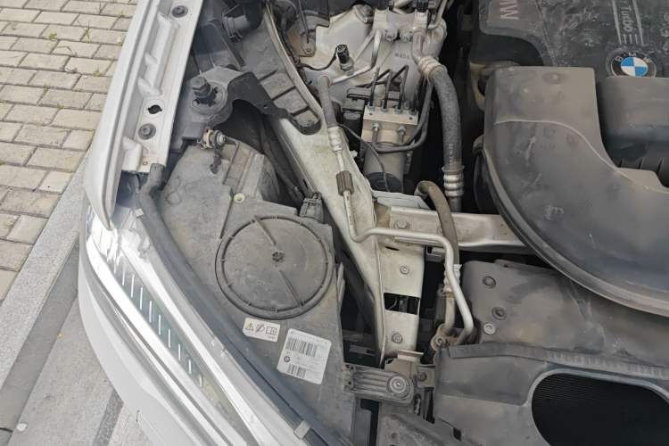 Used BMW X5 2015 xDrive28i Engine Bay Right