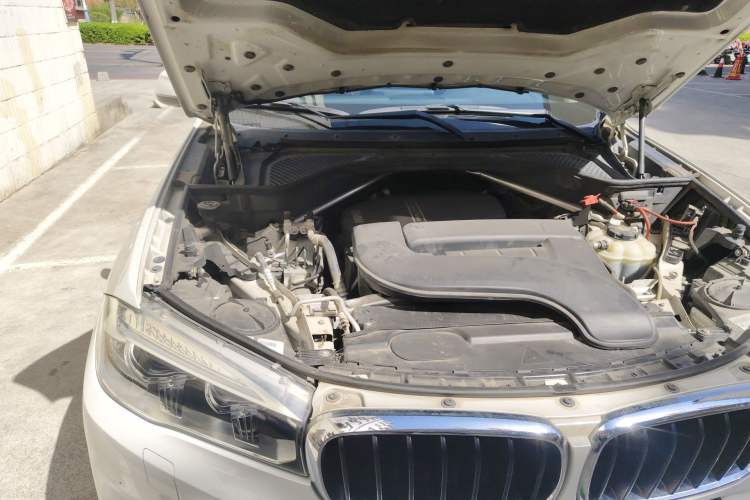 Used BMW X5 2015 xDrive28i Engine Bay Right