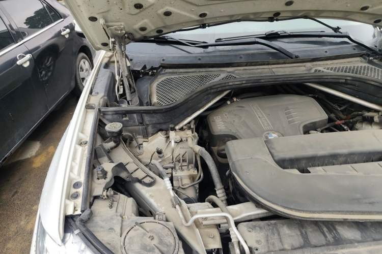 Used BMW X5 2015 xDrive28i Engine Bay Right