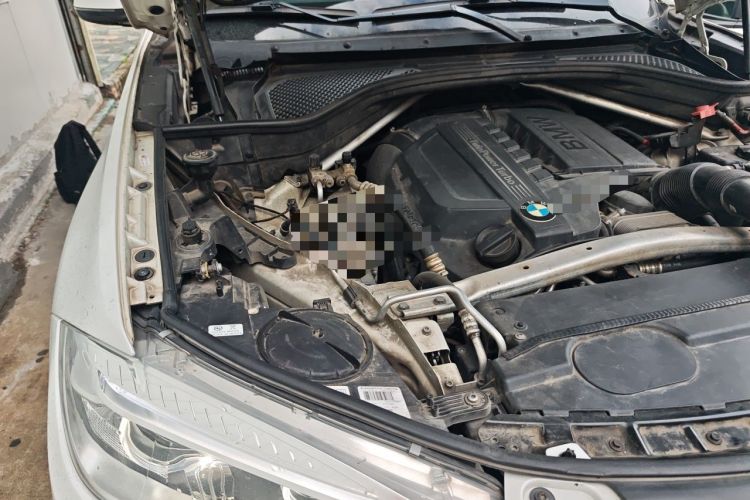 Used BMW X5 2015 xDrive35i U.S. specification Engine Bay Right